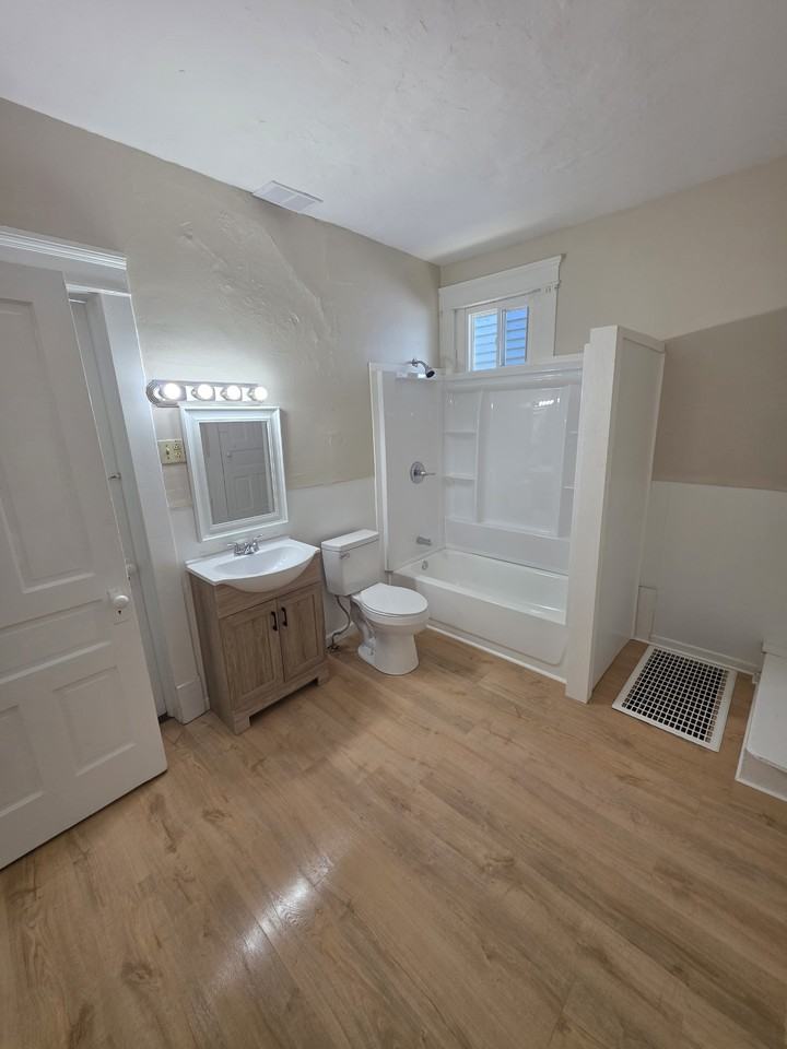 342 W 25th St 1st Fl #1 - Photo 7 of 10