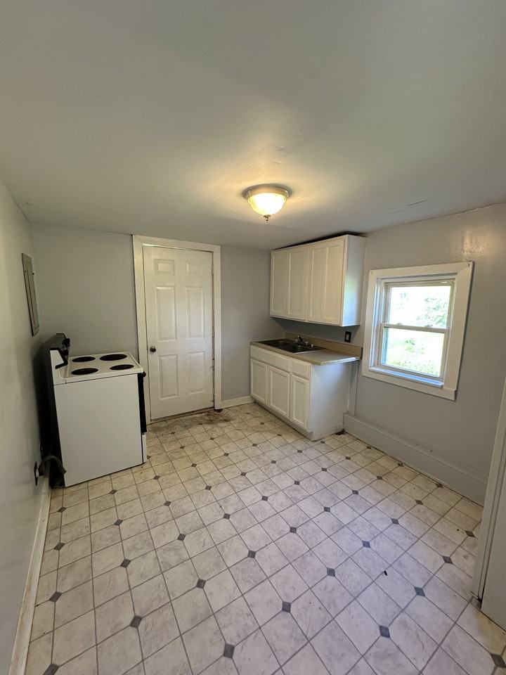 3201 W 26th St #1 - Photo 5 of 9
