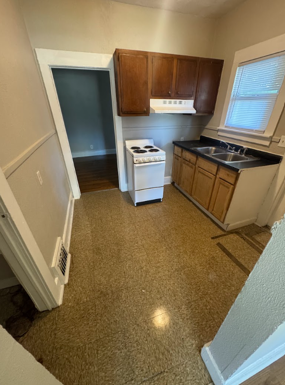 1233 E 29th St #1233 - Photo 3 of 5