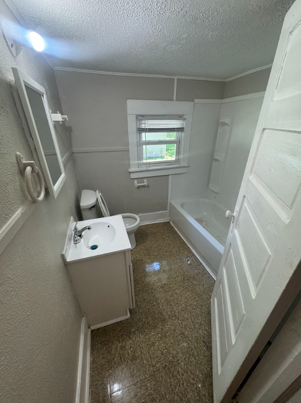 1233 E 29th St #1233 - Photo 5 of 5
