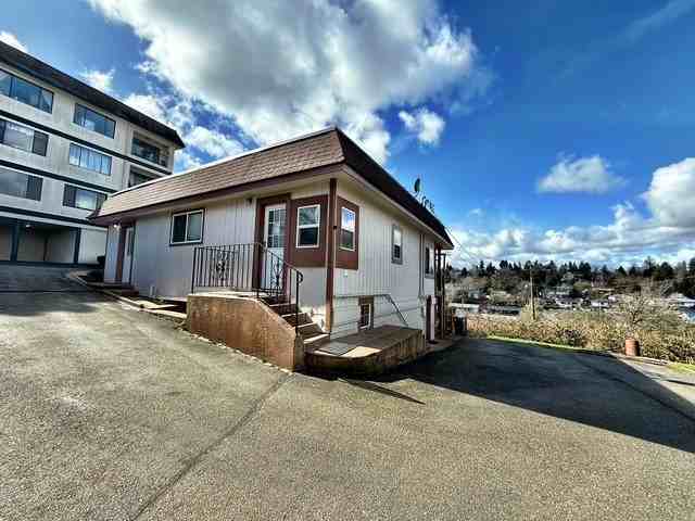 1594 Naval Ave #A - Photo 3 of 28