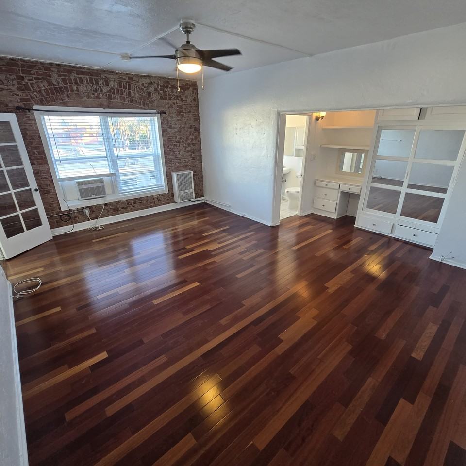 1848 North Gramercy Place #404 - Photo 4 of 6