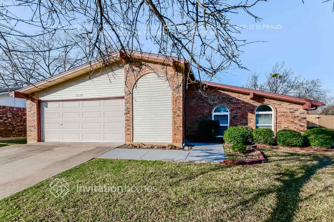 2600 Treeview Dr - Photo 2 of 17