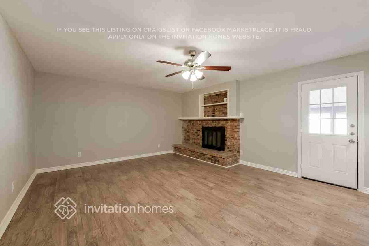 2600 Treeview Dr - Photo 3 of 17