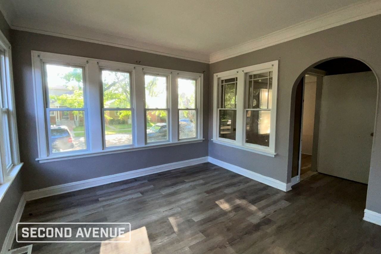 12439 S Perry Ave - Photo 5 of 17