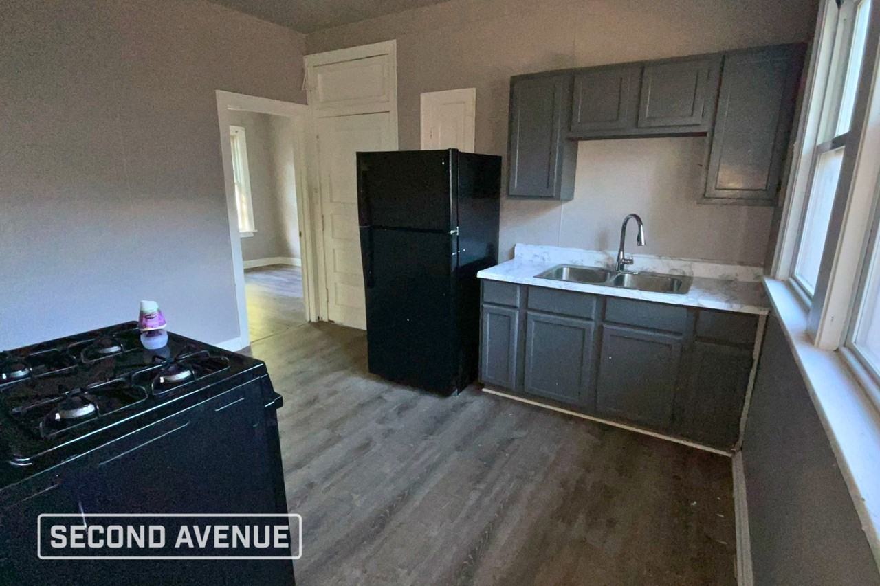 12439 S Perry Ave - Photo 6 of 17