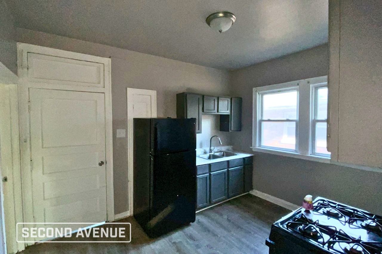 12439 S Perry Ave - Photo 7 of 17
