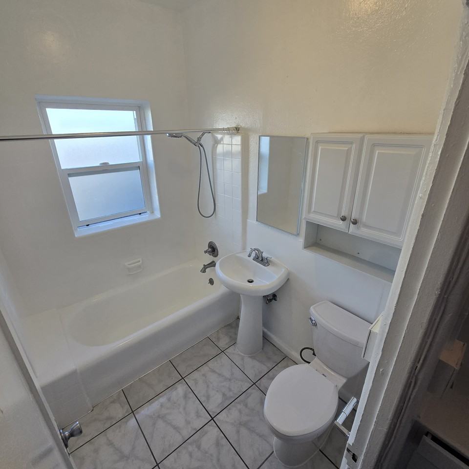 1848 North Gramercy Place #404 - Photo 6 of 6