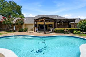 featured image of 2412 Emerald Cir #1