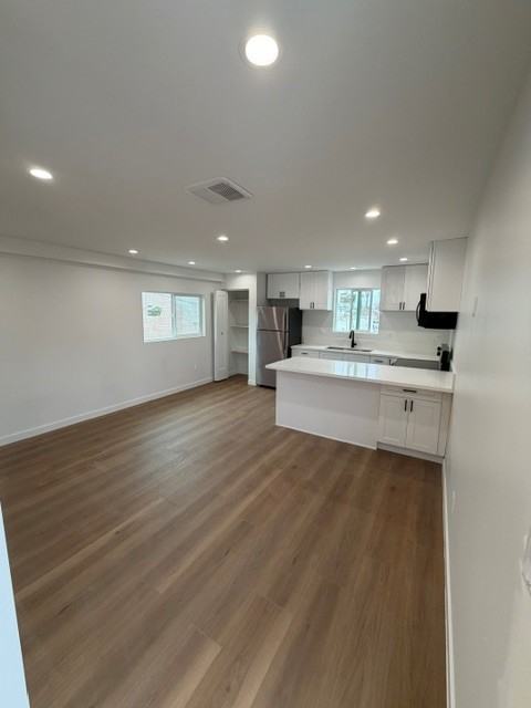 1305 E 46th St #1305 - Photo 2 of 9