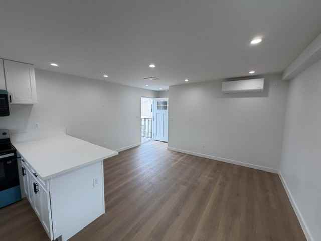 1305 E 46th St #1305 - Photo 3 of 9