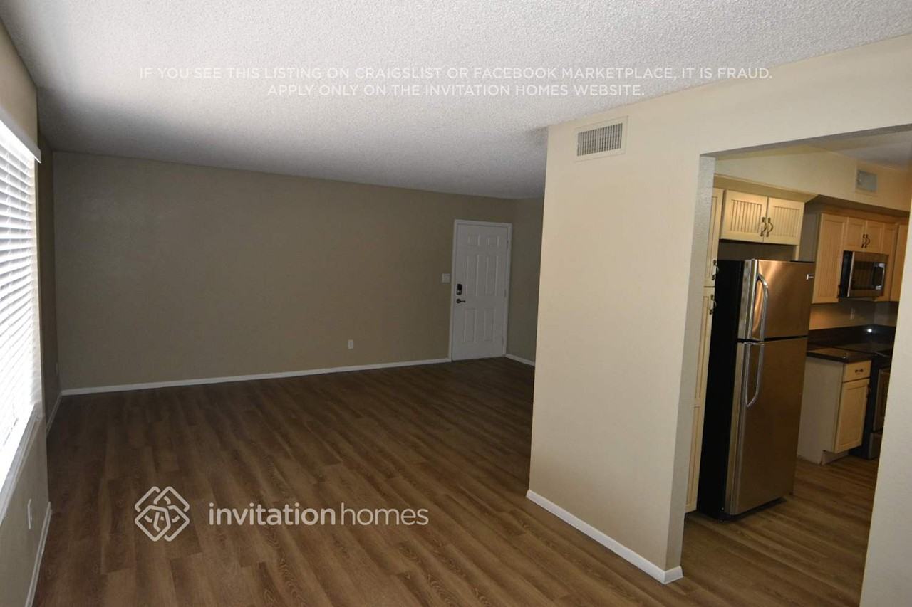 2301 W Waltann Ln - Photo 5 of 24