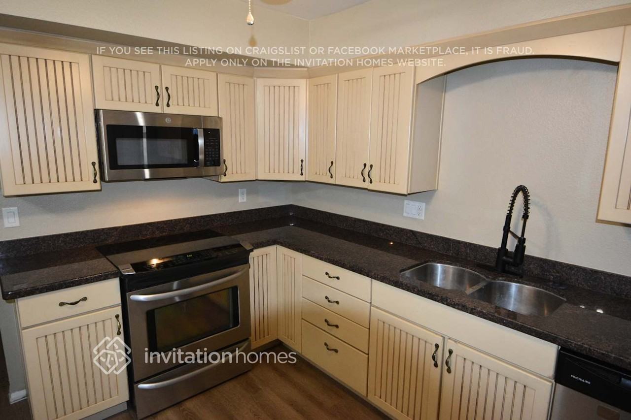 2301 W Waltann Ln - Photo 7 of 24