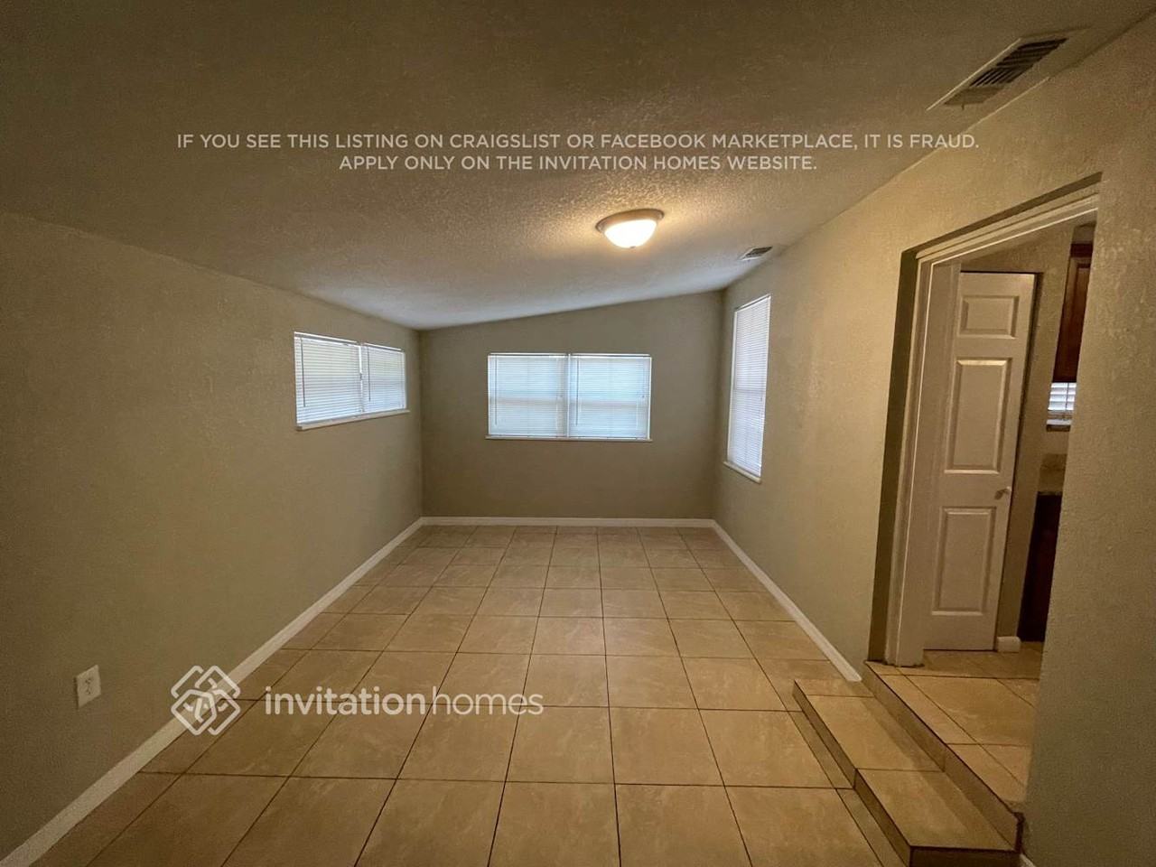 939 Lakewood Ave - Photo 3 of 13