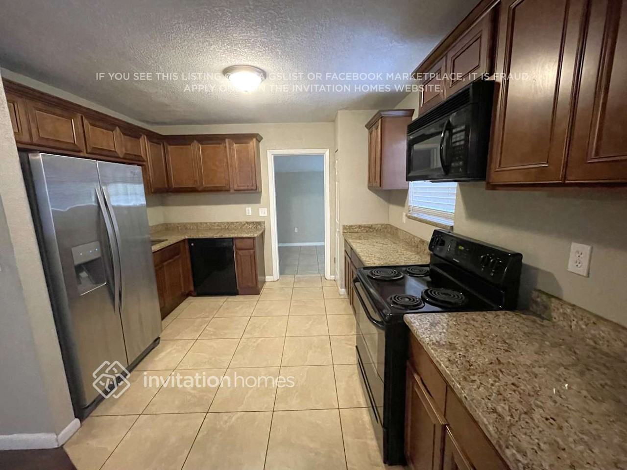 939 Lakewood Ave - Photo 5 of 13