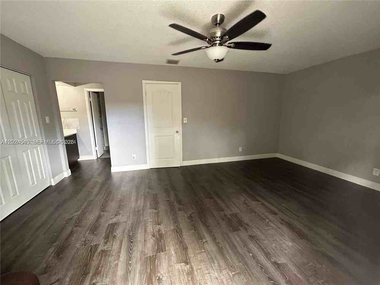 29 Madrid Lane - Photo 7 of 19