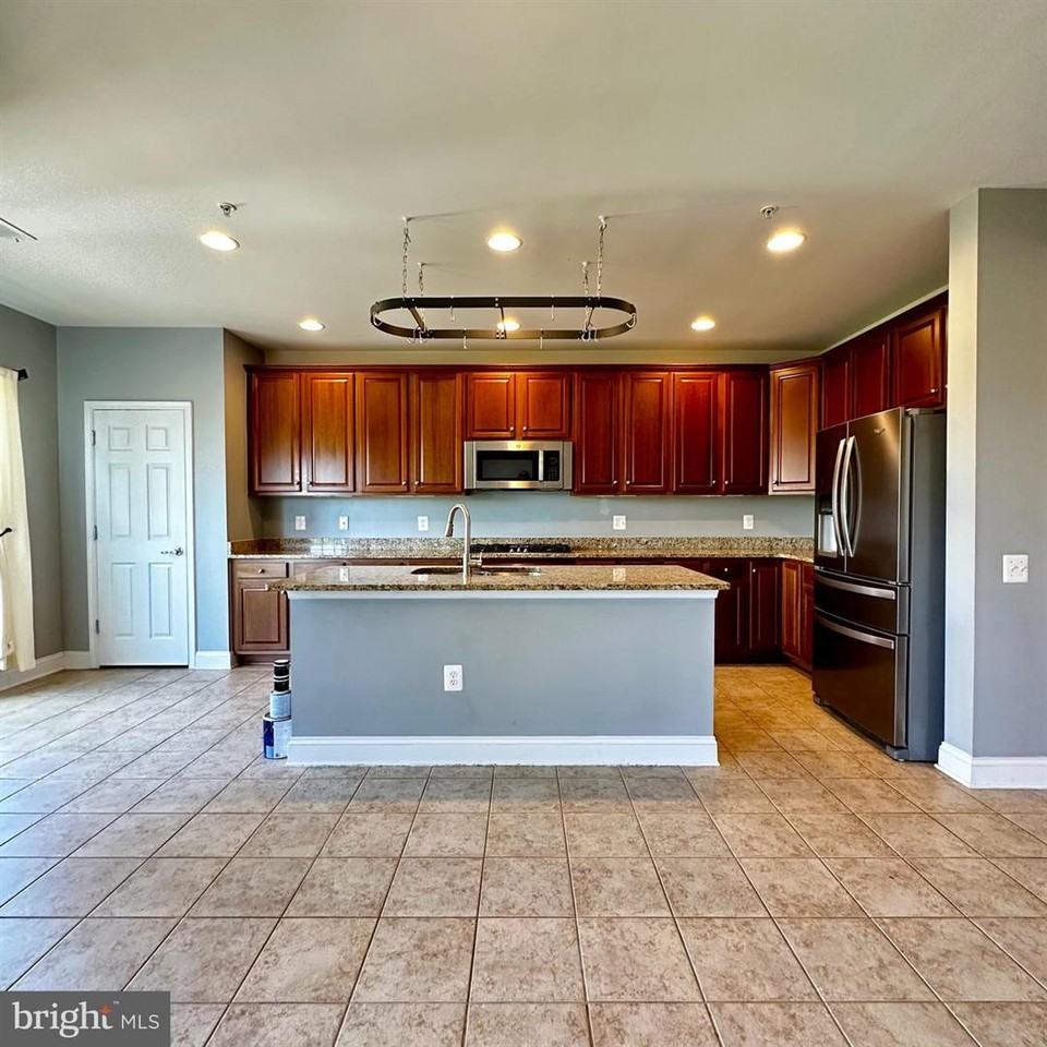 14888 Potomac Branch Dr #317A - Photo 4 of 23