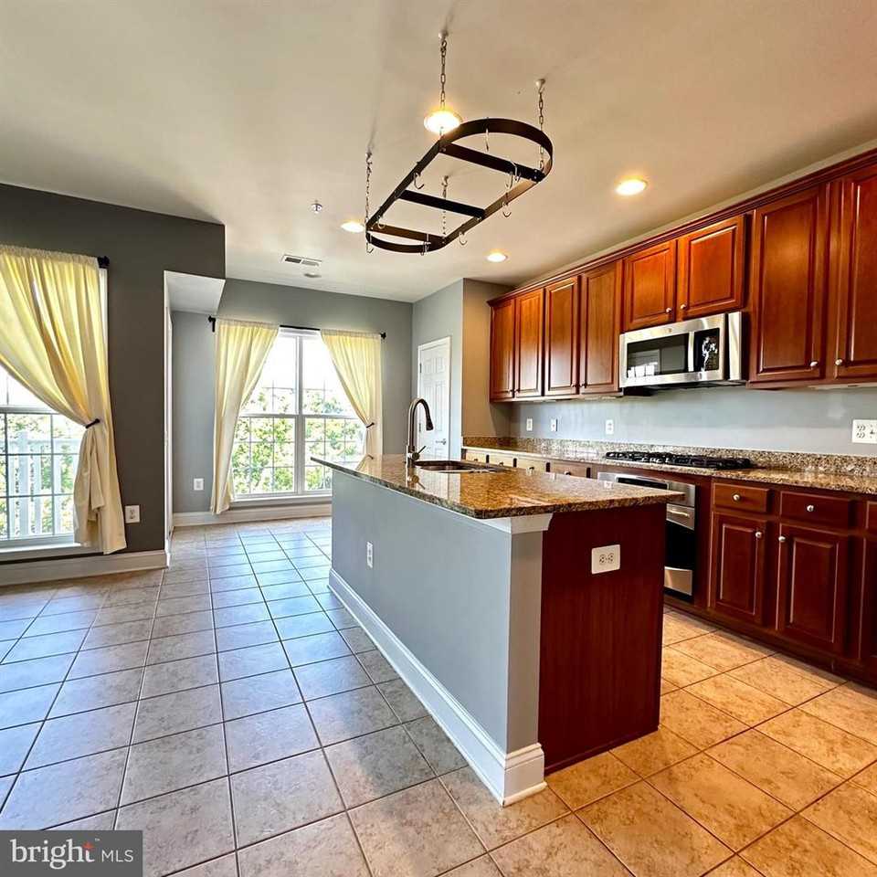 14888 Potomac Branch Dr #317A - Photo 5 of 23