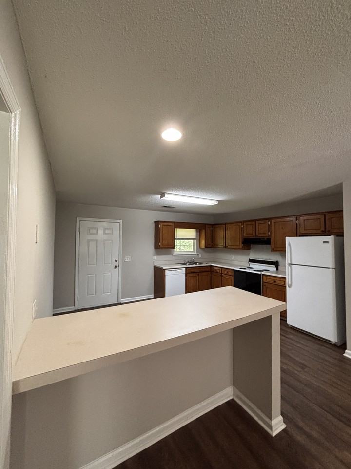 201 Maderia Ct #1 - Photo 4 of 12