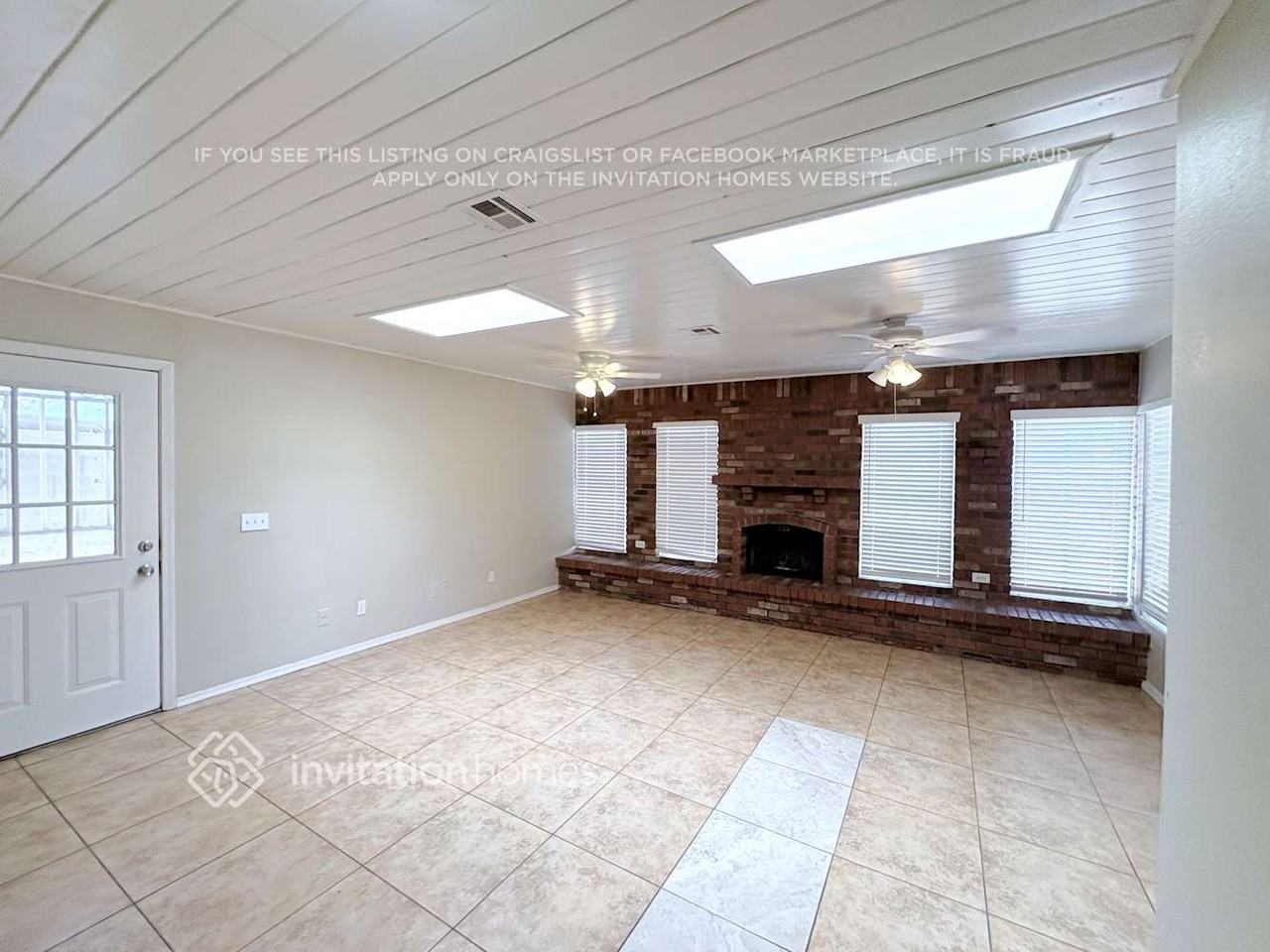 656 S Robin Ln - Photo 3 of 14