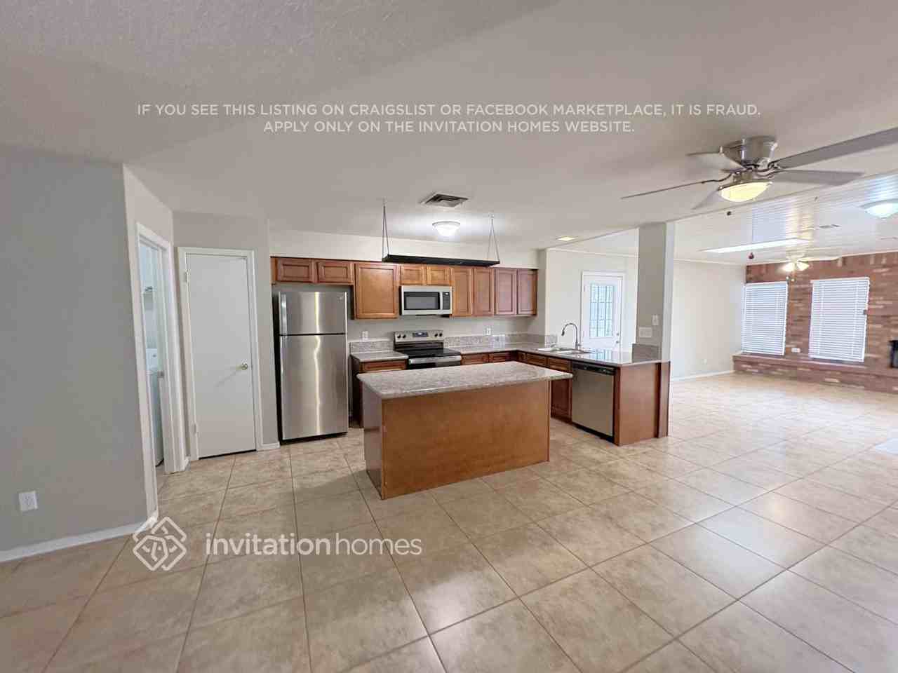 656 S Robin Ln - Photo 4 of 14