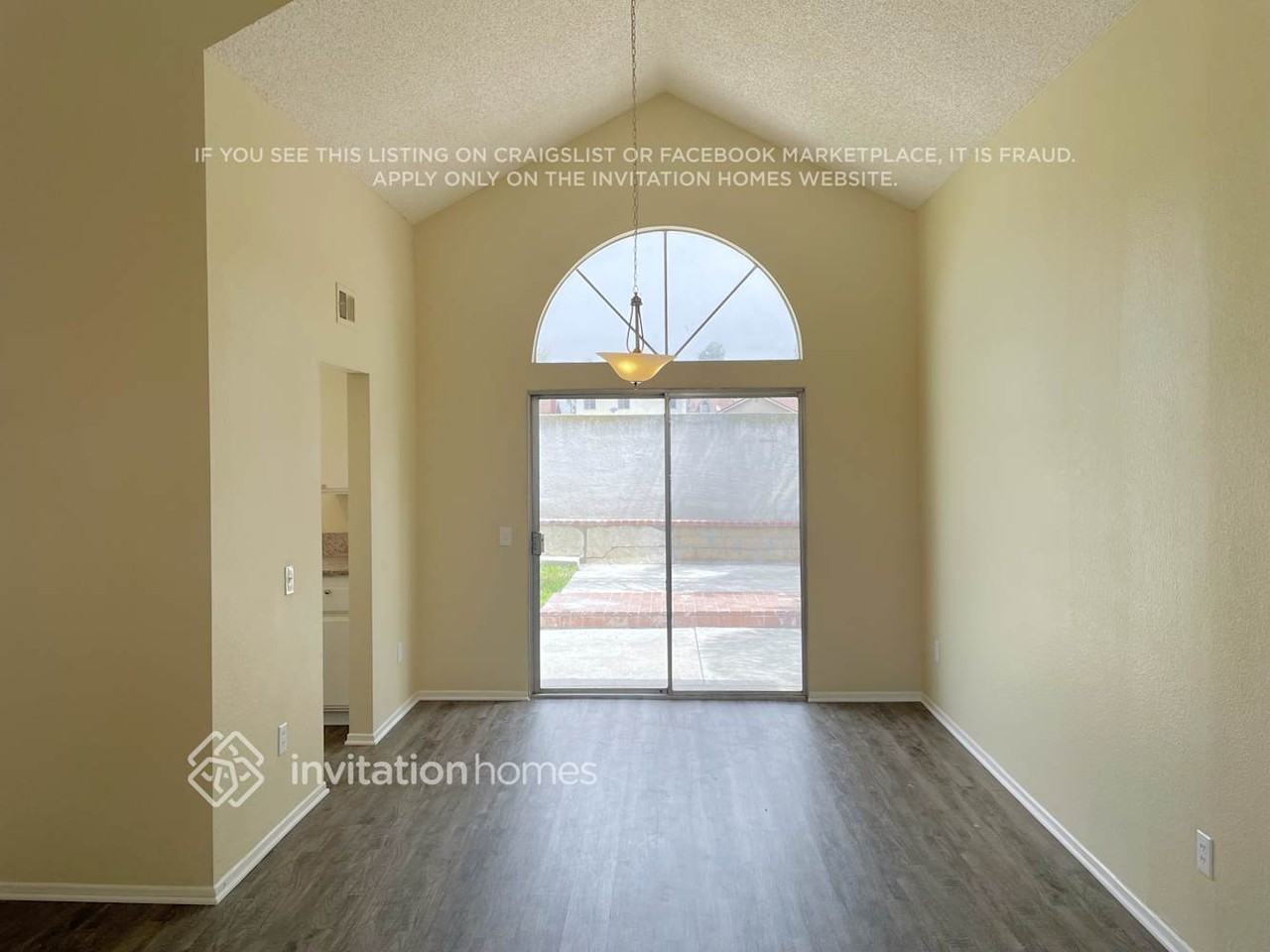 14082 Chaparral Ave - Photo 4 of 12