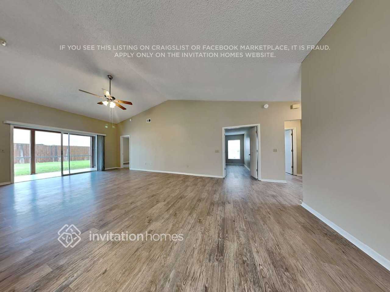 2033 Crosshair Cir - Photo 4 of 21