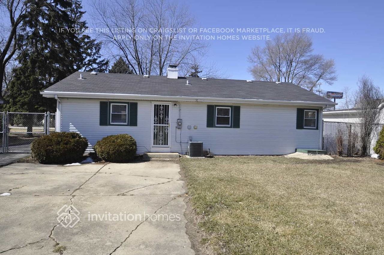 1227 S Lawler Ave - Photo 3 of 5