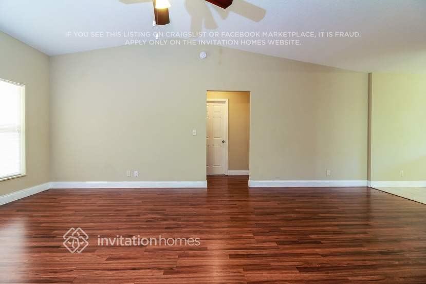 5646 Lincoln Cir E - Photo 4 of 26