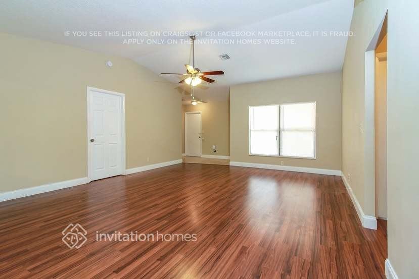 5646 Lincoln Cir E - Photo 5 of 26