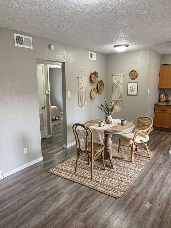 Western Oaks Apartments - Photo 6 of 27