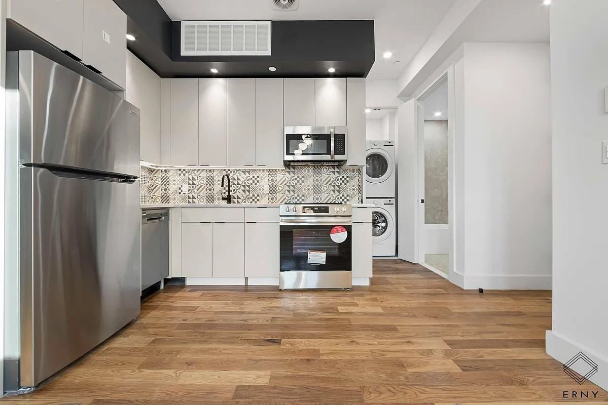917 Broadway #3 - Photo 2 of 10