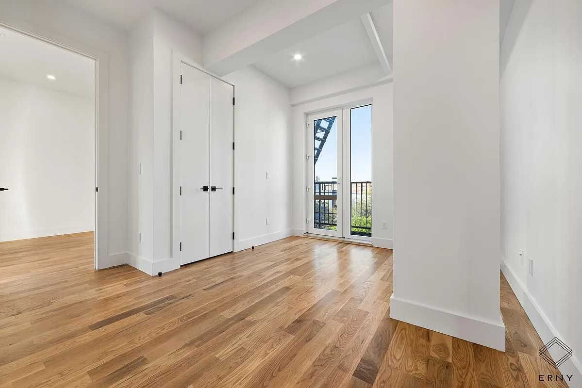 917 Broadway #3 - Photo 7 of 10