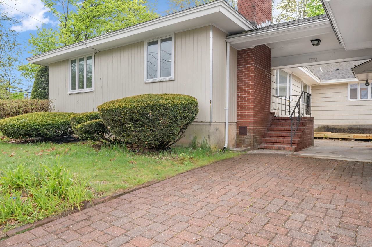 35 Peters St - Photo 2 of 21