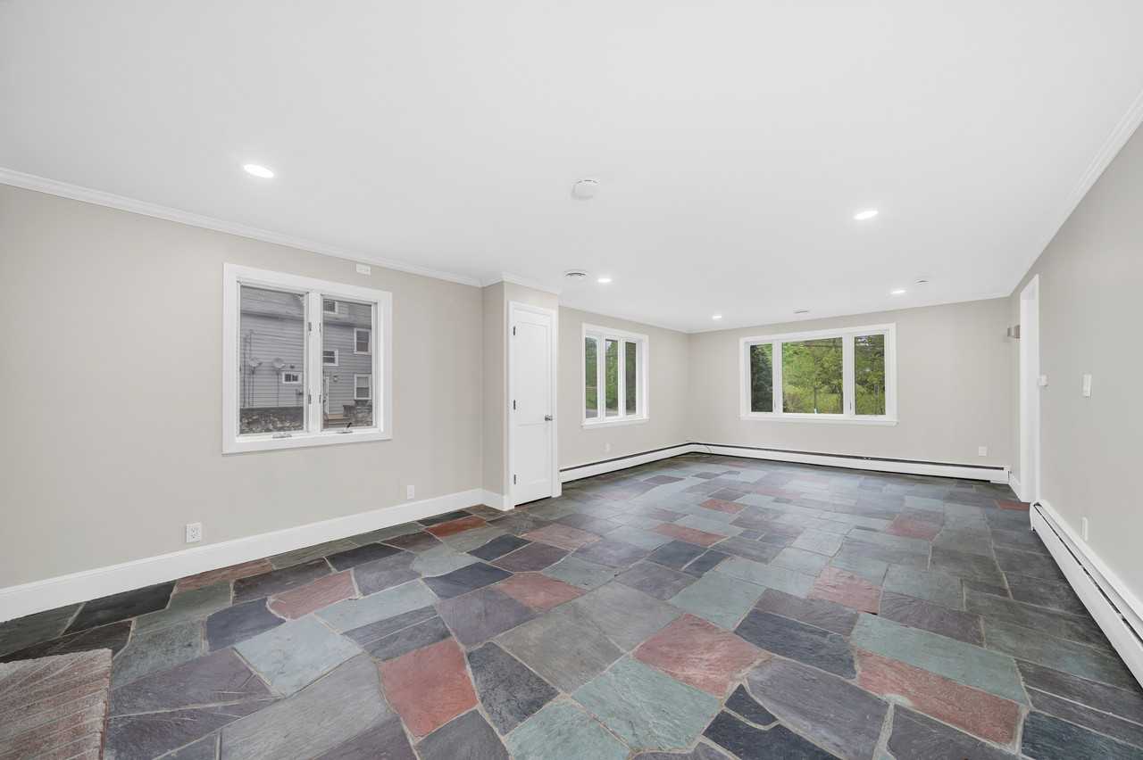 35 Peters St - Photo 3 of 21