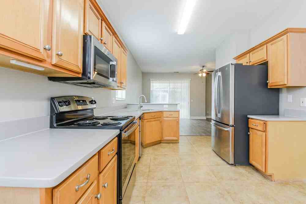 1046 Raining Meadows Ln - Photo 7 of 17