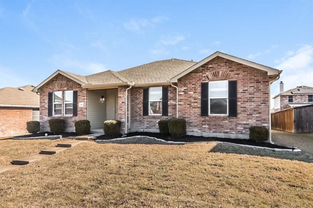1412 Laurel Ln - Photo 3 of 16