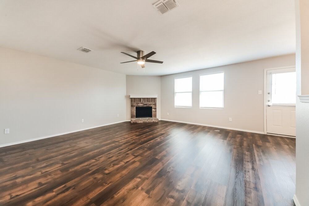 1412 Laurel Ln - Photo 4 of 16