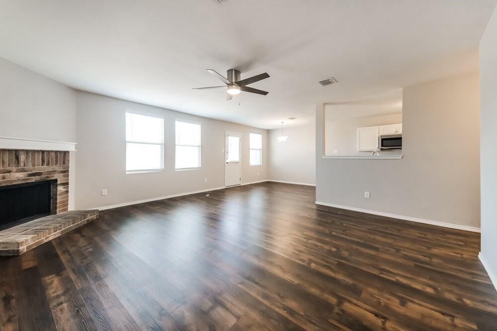 1412 Laurel Ln - Photo 5 of 16