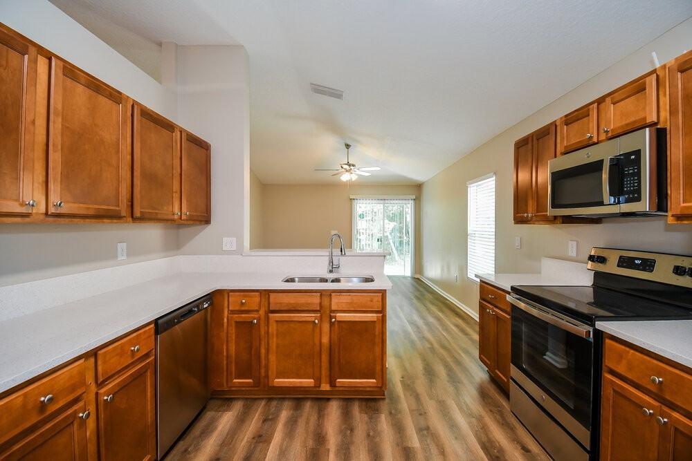 10267 Normanwood Ct - Photo 7 of 16