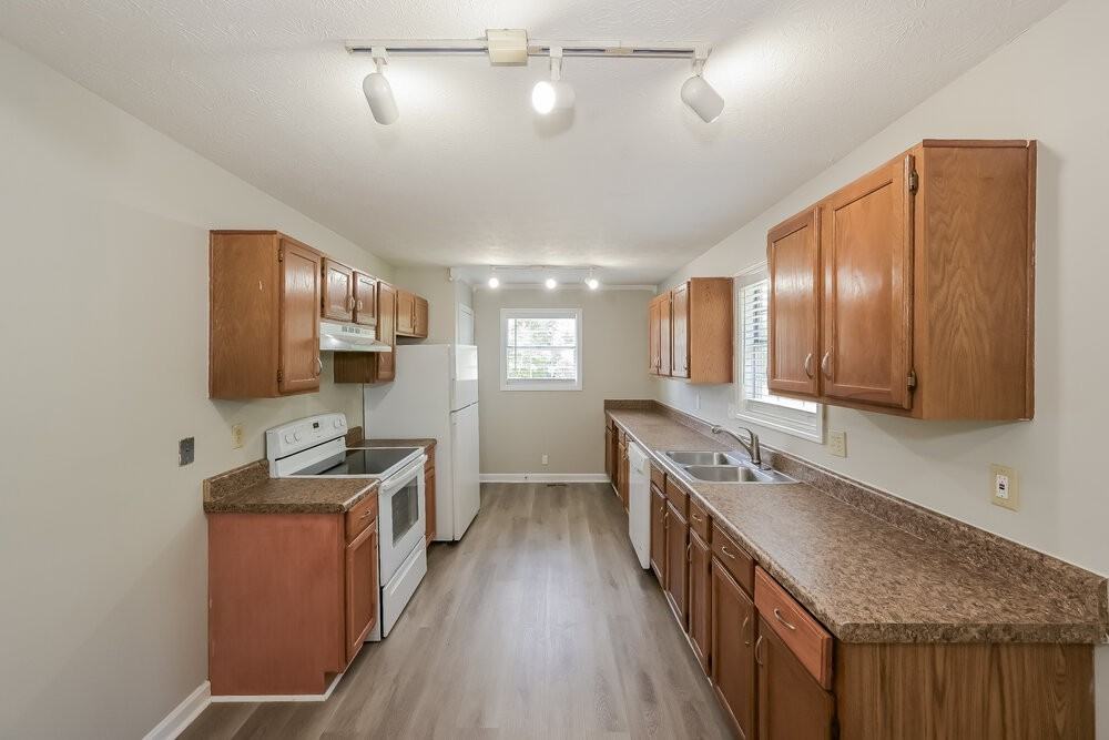 121 Lee Ct - Photo 7 of 17