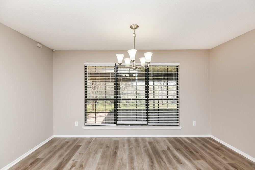 125 Camelot Dr - Photo 6 of 19