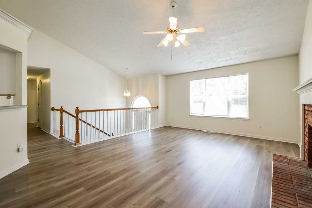 976 Masters Ln - Photo 4 of 20