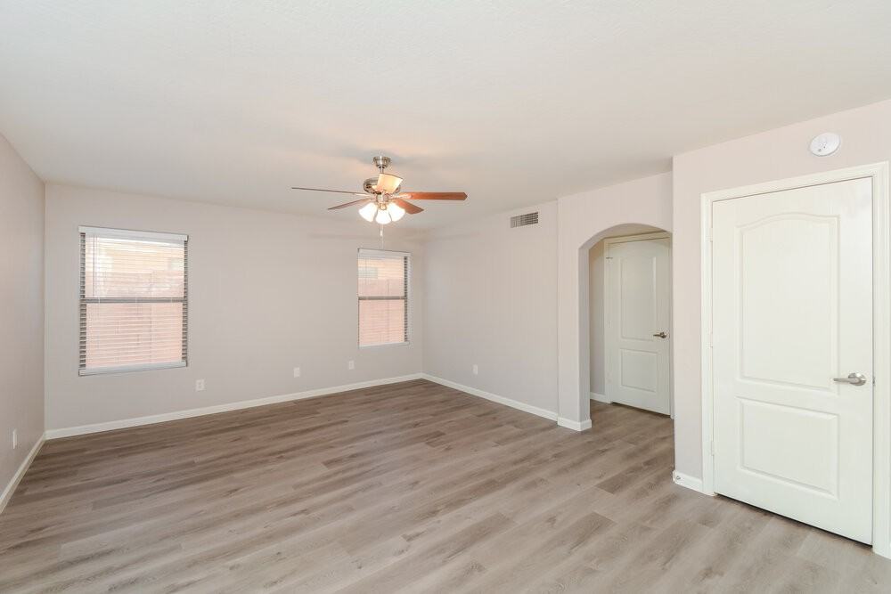 5648 W Southgate Ave - Photo 5 of 17