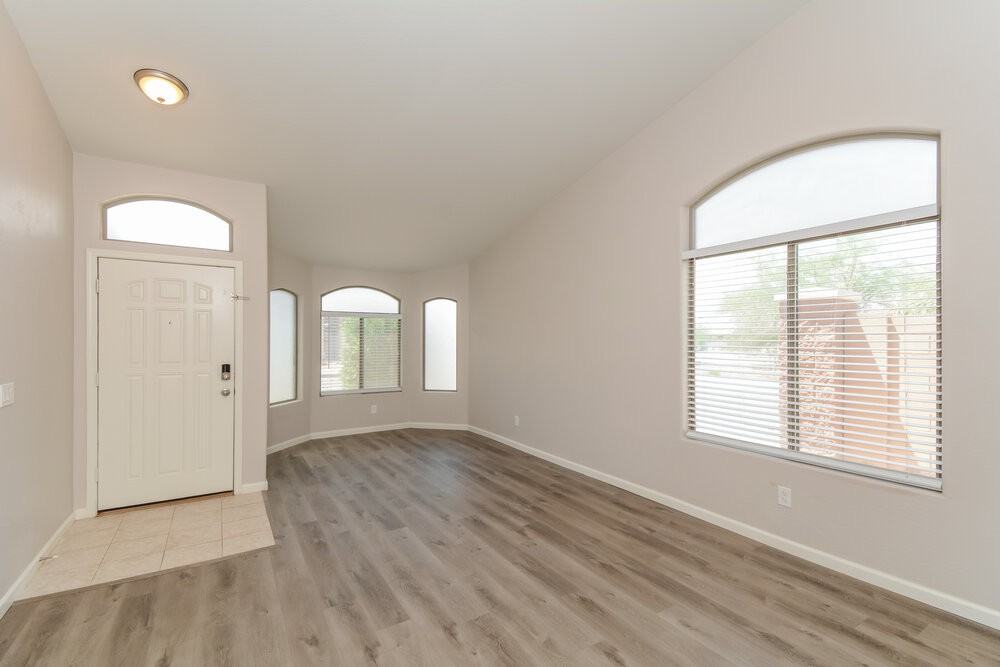 5648 W Southgate Ave - Photo 6 of 17