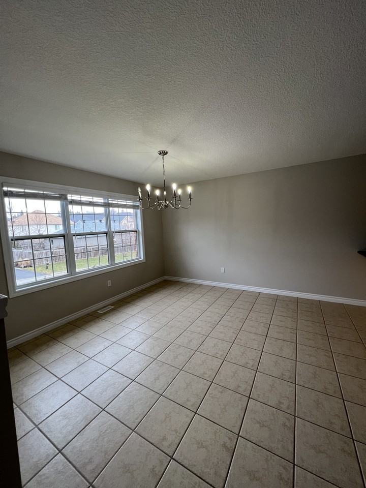 47 Pettitt Dr - Photo 3 of 11