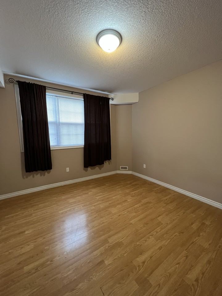 47 Pettitt Dr - Photo 4 of 9