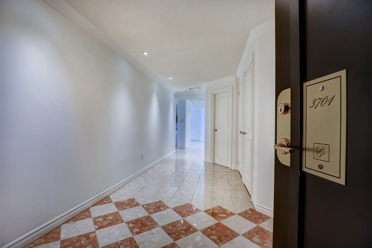 2045 Lake Shore Boulevard West #3701 - Photo 3 of 38
