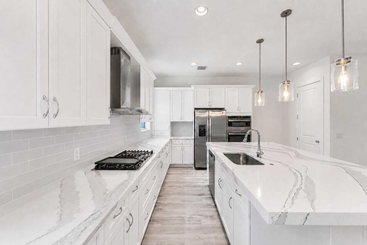 12546 Gross Pointe Drive - Photo 6 of 22