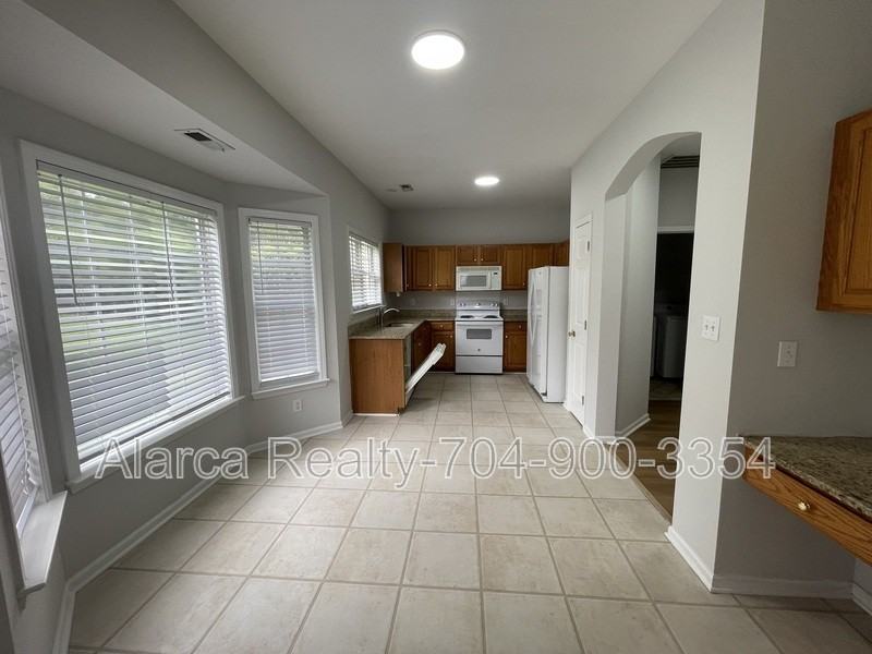 9205 Mitchell Glen Dr - Photo 2 of 22